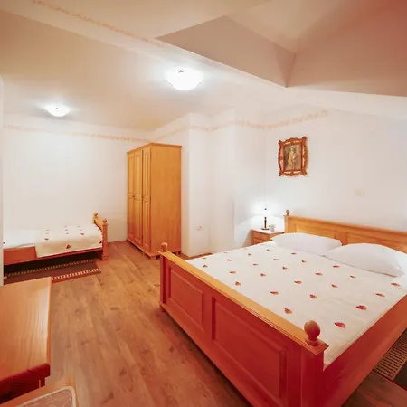 Escape Garni Отель 3*