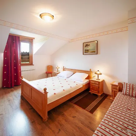 Отель Escape Garni 3*