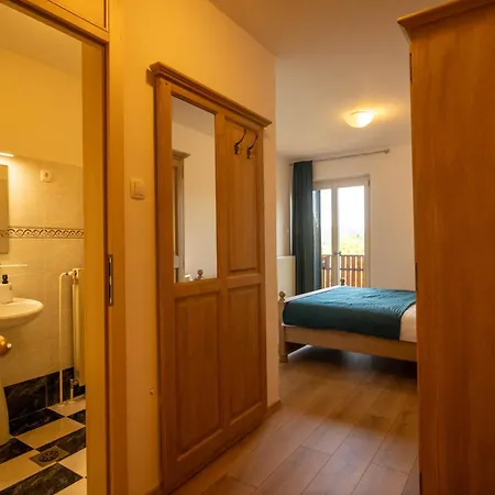 Escape Garni Hotel 3*