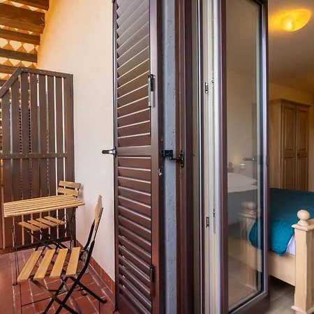 Hotel Escape Garni 3*
