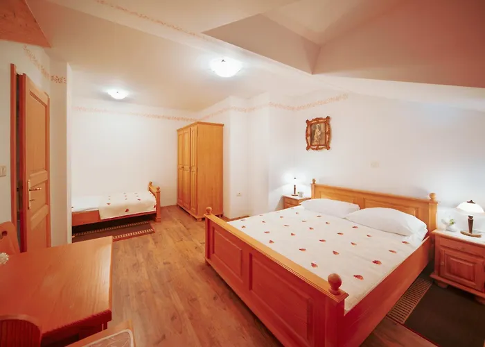 Escape Garni מלון 3*